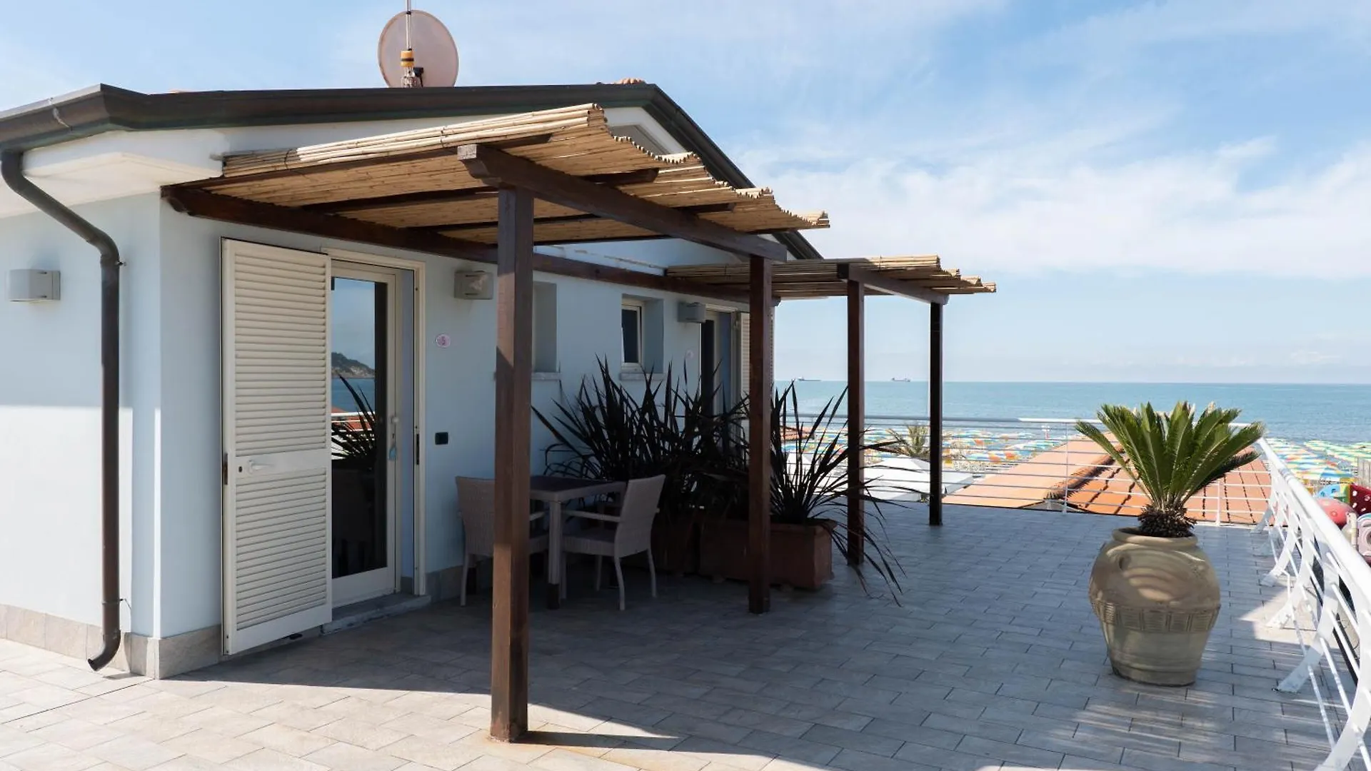 Bagno Lunezia Marina Di Carrara
